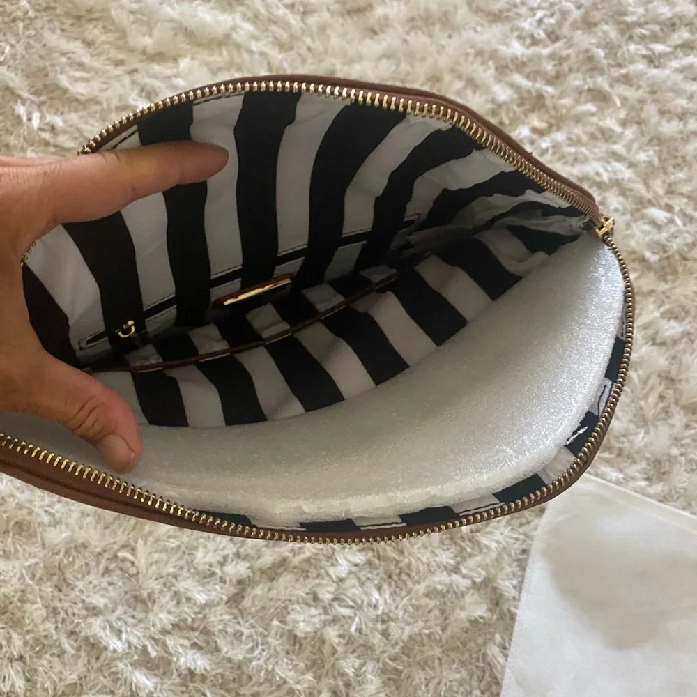 Gorgeous Versatile Clutch in Stunning Cognac - NWT - Picture 3 of 9